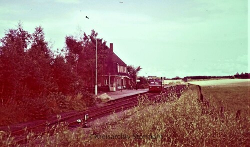 Bahnhof_Niendorf_Ostsee_1966_Travemunde_LBE_Schienenbus_VT_798_Uerdinger-1.jpg