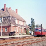 Bahnhof_Niendorf_Ostsee_1974_Travemunde_LBE_Schienenbus_VT_798_Uerdinger-1