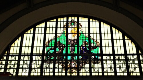 Bahnhof_Travemunde_Strand_2020_Mai_Dach_Konstruktion_Jugendstil_Details_bunte_Fenster-3.jpg