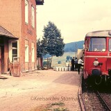 Furtwangen_Bahnhof_1967_VT_25_MEG_Milchverladung_MAN_Triebwagen_Schienenbus-2