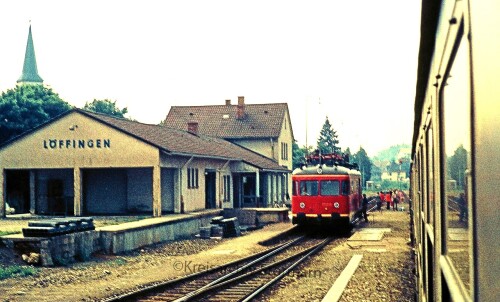 Loffingen_Bahnhof_BR_701_rot_Turmtriebwagen_1973-2.jpg
