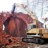 Kaiserbahn_Abbau_Eisenbahnbrucke_Abris_Bagger_Liebherr_1981_Mollner_Landstrase