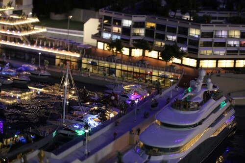 Monaco_Luxusyachten_Miniaturwunderland_Miwula_H0_Modellanlage_Modellbau_by_night-2.jpg