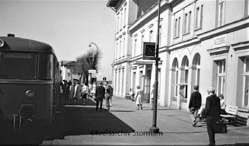Ratzeburg_Bahnhof_1966_Vt_796_Schienenbus.jpg