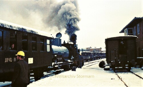 Ratzeburg_Bahnhof_1973_Dampflok_historischer_Zug_historische_Fahrt_DB_Winter_Schnee-3.jpg