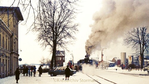 Ratzeburg_Bahnhof_1973_Dampflok_historischer_Zug_historische_Fahrt_DB_Winter_Schnee-4.jpg