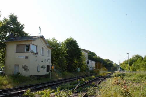 Ratzeburg_Bahnhof_Juni_2023_Stellwerk_Richtung_Lubeck-Buchen_LBE-1.jpg