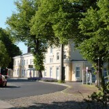 Ratzeburg_Bahnhof_Vorplatz_Rest_Schiene_Kaiserbahn_2023_Juni-4