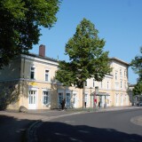 Ratzeburg_Bahnhof_Vorplatz_Rest_Schiene_Kaiserbahn_2023_Juni-5