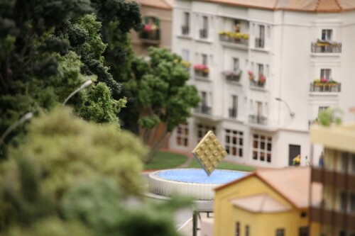 Monaco_Miniaturwunderland_Miwula_H0_Modellanlage_ModellbauPark_Schlospark_goldener_Legostein.jpg