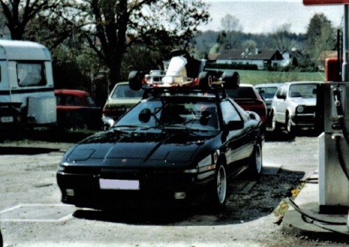 Toyota_Supra_Brune_getunt_330PS_schwarz_Go_Kart_Feldafing_Esso_Tankstelle_1988.jpg