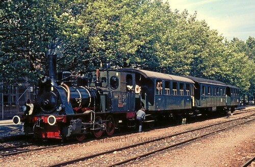 c_Achern_Bahnhof_1972_Dampflok_Nostalgiezug_Ausflug_Sonderzug-1.jpg