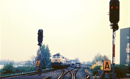 1987_BR_218_ozeanblau_Lauenburg_Bahnhof.jpg
