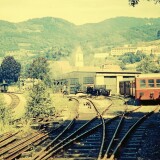Achertalbahn_Ottenhofen_Bahnhof_1972_historischer_Triebzug_im_BW_SWEG_Lokschuppen-1