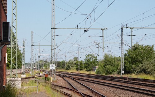 Buchen_Bahnhof_Blickrichtung_Hamburg_Schwarzenbek_kreuzende_LBE_Strecke_Lubeck_Lauenburg_Juni_2023.jpg