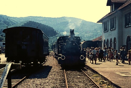 Ottenhofen_Bahnhof_1972_Dampflok_Achertalbahn_Preusische_T_3_Badenia_Lok_28_Borsig_SWEG_Sudwestdeutsche_Landesverkehrs-GmbH_a-1.jpg