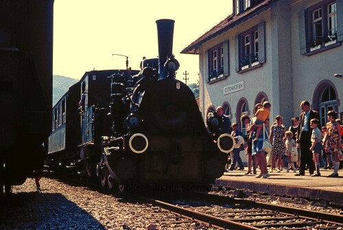 Ottenhofen_Bahnhof_1972_Dampflok_Achertalbahn_Preusische_T_3_Badenia_Lok_28_Borsig_SWEG_Sudwestdeutsche_Landesverkehrs-GmbH_a-2.jpg