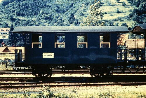 Ottenhofen_Bahnhof_1972_Waggon_historischer_Zug_SWEG_Sudwestdeutsche_Landesverkehrs-GmbH_achertalbahn-1.jpg