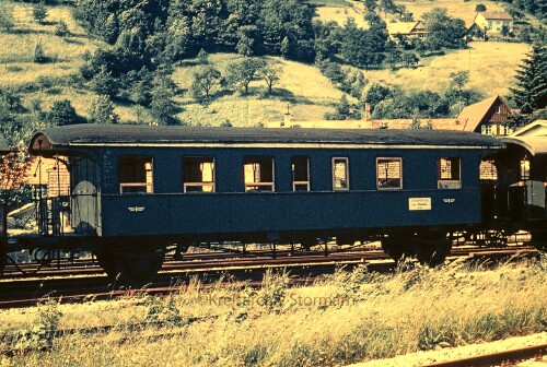 Ottenhofen_Bahnhof_1972_Waggon_historischer_Zug_SWEG_Sudwestdeutsche_Landesverkehrs-GmbH_achertalbahn-3.jpg