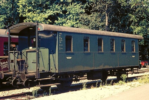 Ottenhofen_Bahnhof_1972_Waggon_historischer_Zug_SWEG_Sudwestdeutsche_Landesverkehrs-GmbH_achertalbahn-4.jpg