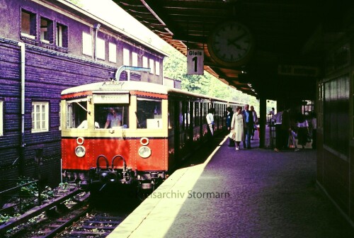 Berlin_1984_S-Bahn_Bahnhof_Wannsee_Bahnhof-2.jpg