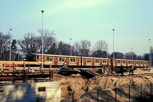 Berlin_1984_S-Bahn_Bahnhof_Wannsee_Bahnhof-4.jpg
