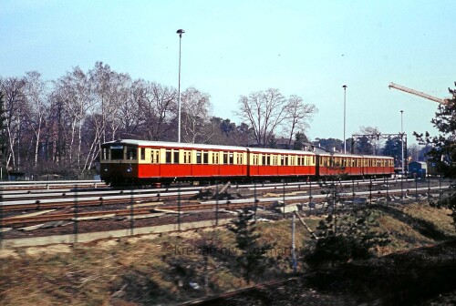 Berlin_1984_S-Bahn_Bahnhof_Wannsee_Bahnhof-5.jpg