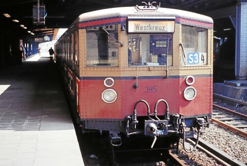 Berlin_1984_Westkreuz_Bahnhof_S-Bahn-4.jpg