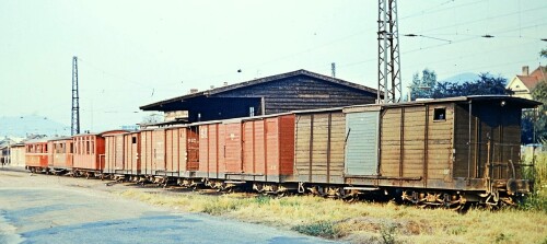 Buhl_Bahnhof_1967_Schmalspurbahn_Guterwagen_Nebenbahn_Privatbahn_Baden_Wurttemberg_b.jpg