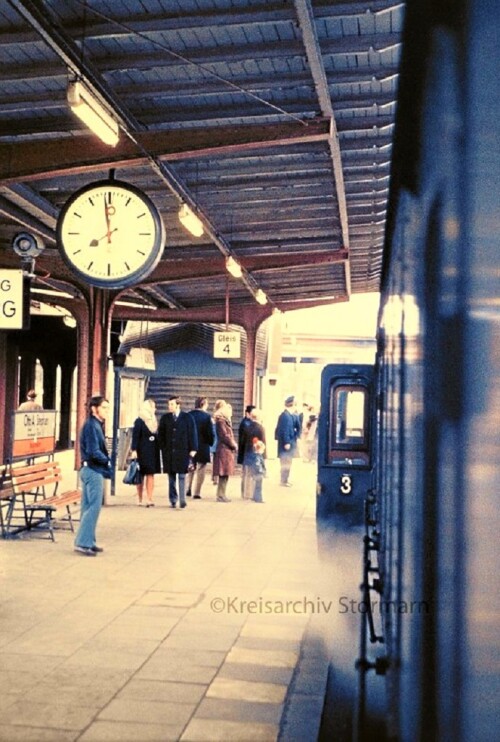 1973_Aumuhle_Bahnhof_historischer_Sonderzug-3.jpg