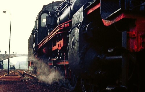 BR_038_382-8_Sonderzug_1972_Aumuhle_Bahnhof_nostalgischer_Zug-1.jpg