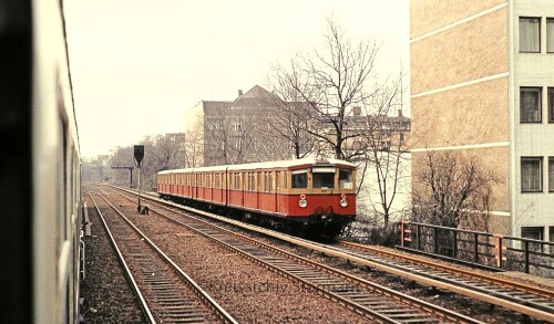 Berlin_1984_-S-Bahnstrecke_Westkreuz-Savignyplatz.jpg