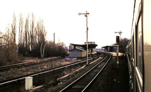 Berlin_1984_Spandau-West_Bahnhof.jpg