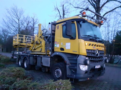 Mercedes LKW Zwei Wege Fahrzeug Oberleitung Montage Schwarzenbek Bahnhof Modernisierung 2024 a (9a)