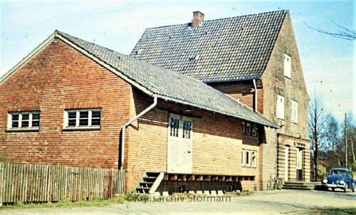 Mussen_Bahnhof_1967_Empfangsgebaude_Guterschuppen-1.jpg