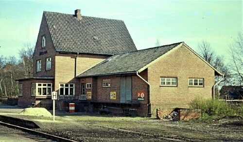 Mussen_Bahnhof_1967_Empfangsgebaude_Guterschuppen-2.jpg