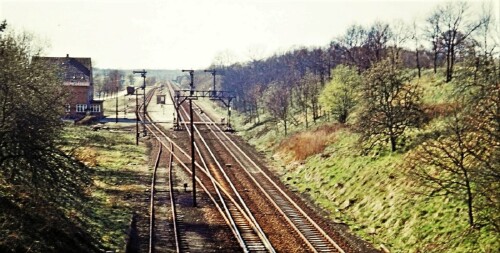 Mussen_Bahnhof_1967_Signalbrucke-_Gleise_Bahnhof_Bahnsteig.jpg