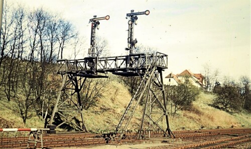 Mussen_Bahnhof_1967_Signalbrucke_Flugelsignal.jpg