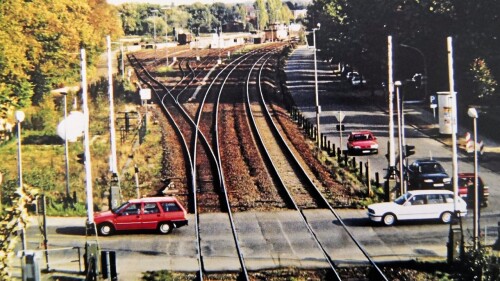 Schwarzenbek_Bahnhof_Bahnubergang_90er_Jahre---Kopie.jpg