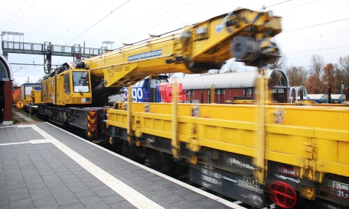 Schwerlastkran Schiene Schwarzenbek Bahnhof Tausch Weichen Bauzug 2024 Okt Zug (2)