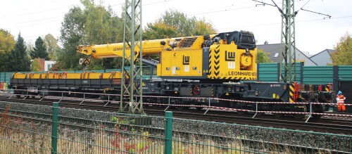 Schwerlastkran Schwarzenbek Bahnhof Tausch Weichen Bauzug 2024 Okt Streckenerneuerung Zug (1)