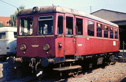 VT_T_16_Kandern_Bahnhof_Dampflok_historischer_Zug_1973_ba.jpg