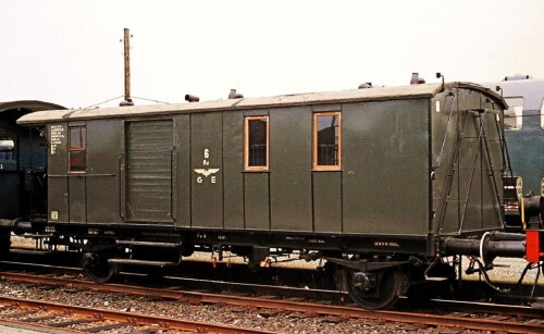 1979_Bahnhof_Bergedorf_Sud_Gepackwagen.jpg