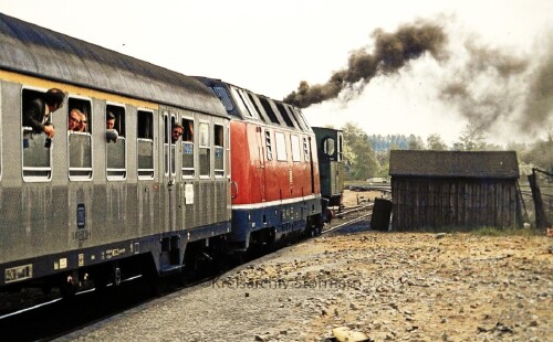 1980_Geesthachter_Karoline_Dampflok_Sonderfahrt_V_200_Silberling_Bahnhof_Bergedorf_Sud_-1.jpg
