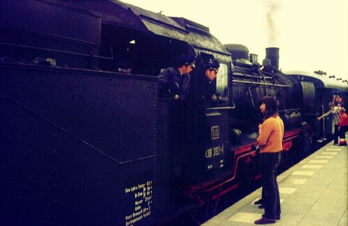 Bergedorf_Bahnhof_1972_BR_038_Sonderfahrt_nostalgische_Dampflok_Zug-1.jpg