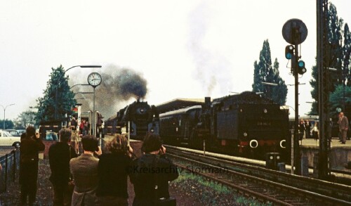 Bergedorf_Bahnhof_1972_BR_038_Sonderfahrt_nostalgische_Dampflok_Zug-2.jpg