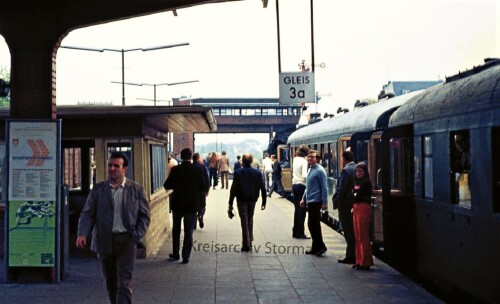 Bergedorf_Bahnhof_1972_BR_038_Sonderfahrt_nostalgische_Dampflok_Zug-4.jpg