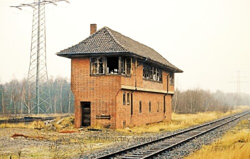 Geesthacht_Bahnhof_1977_Stellwerk.jpg