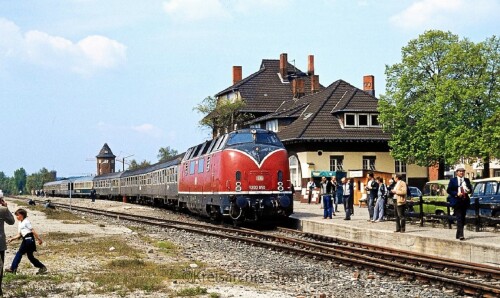 Geesthacht_Bahnhof_1980_V_200_Silberlinge_Dampfzug_Sonderfahrt_Nostalgie_Zug.jpg