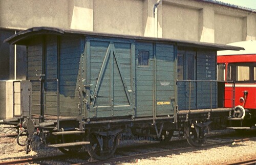 Landerbahn_Gepackwagen_Waggon_Kandern_Bahnhof_Dampflok_historischer_Zug_1973.jpg